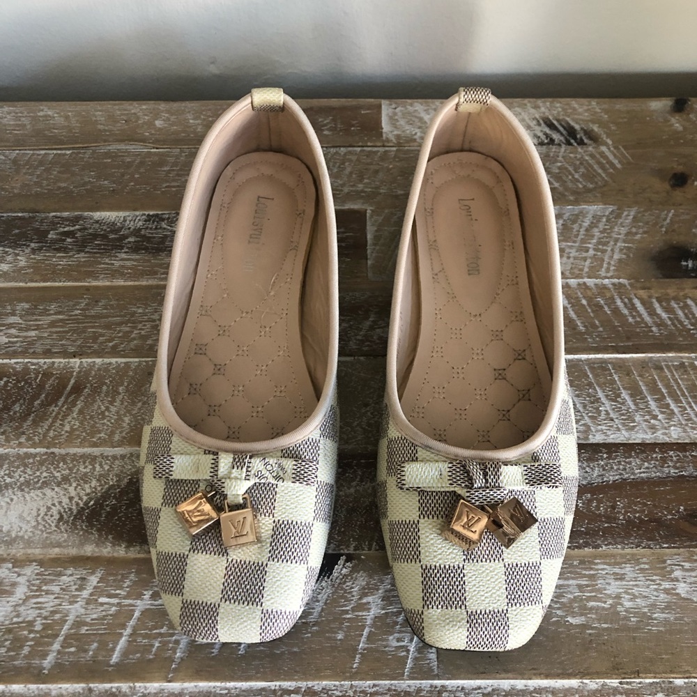 White and grey flats. NOT LVs…. There’s are a copy of Louise Vuitton shoes